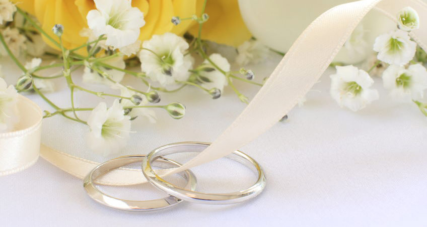 Weißgold-Eheringe: Darauf sollten Sie beim Kauf achten